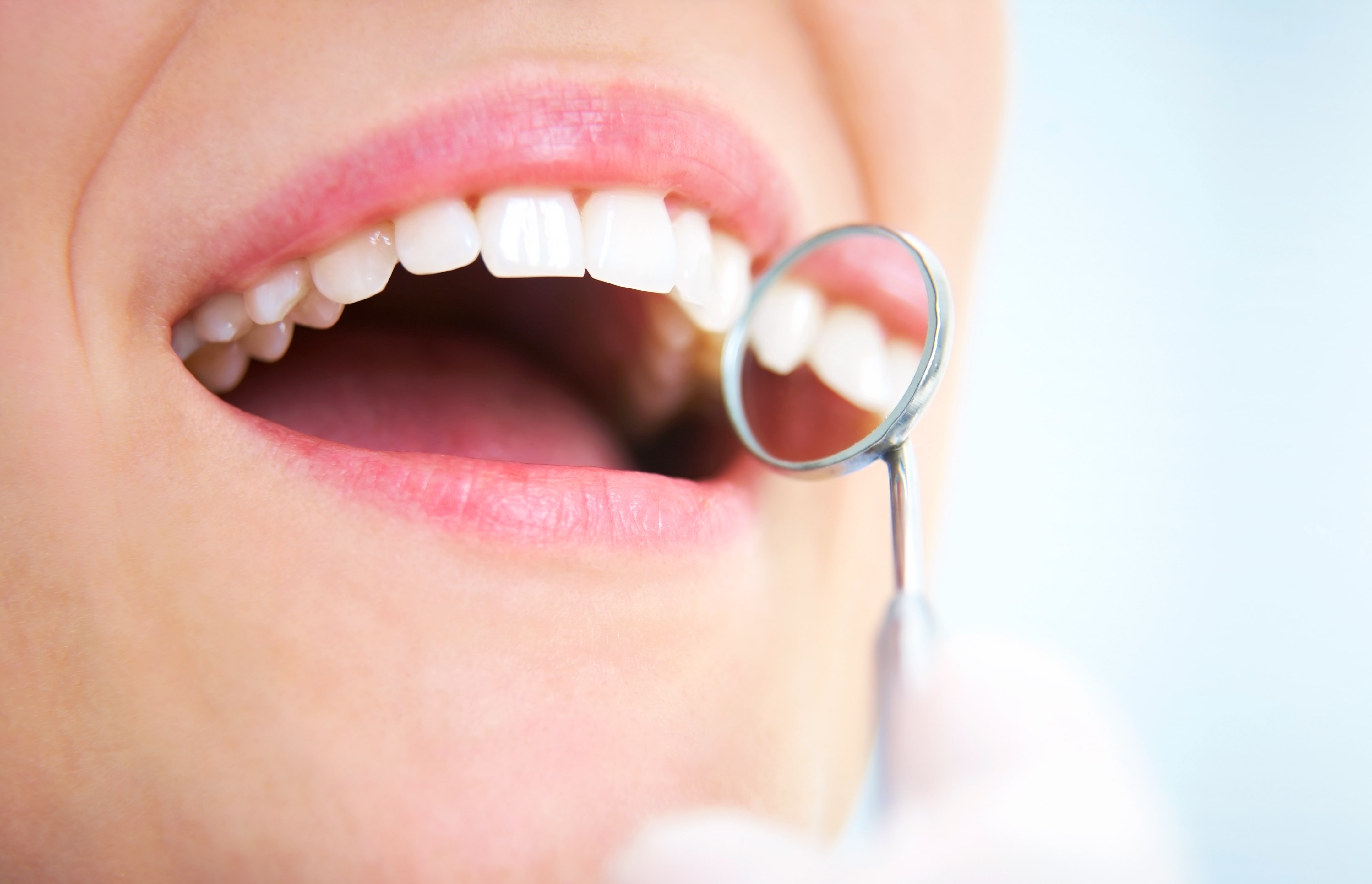 5 Dental Problems Which Might Require You to Get Porcelain Crowns